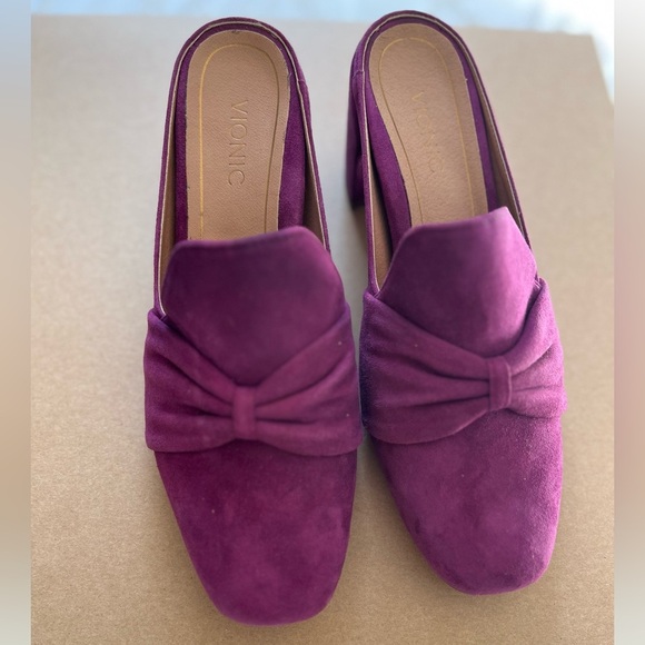 Vionic Presley Mule Pumps - Picture 4 of 14